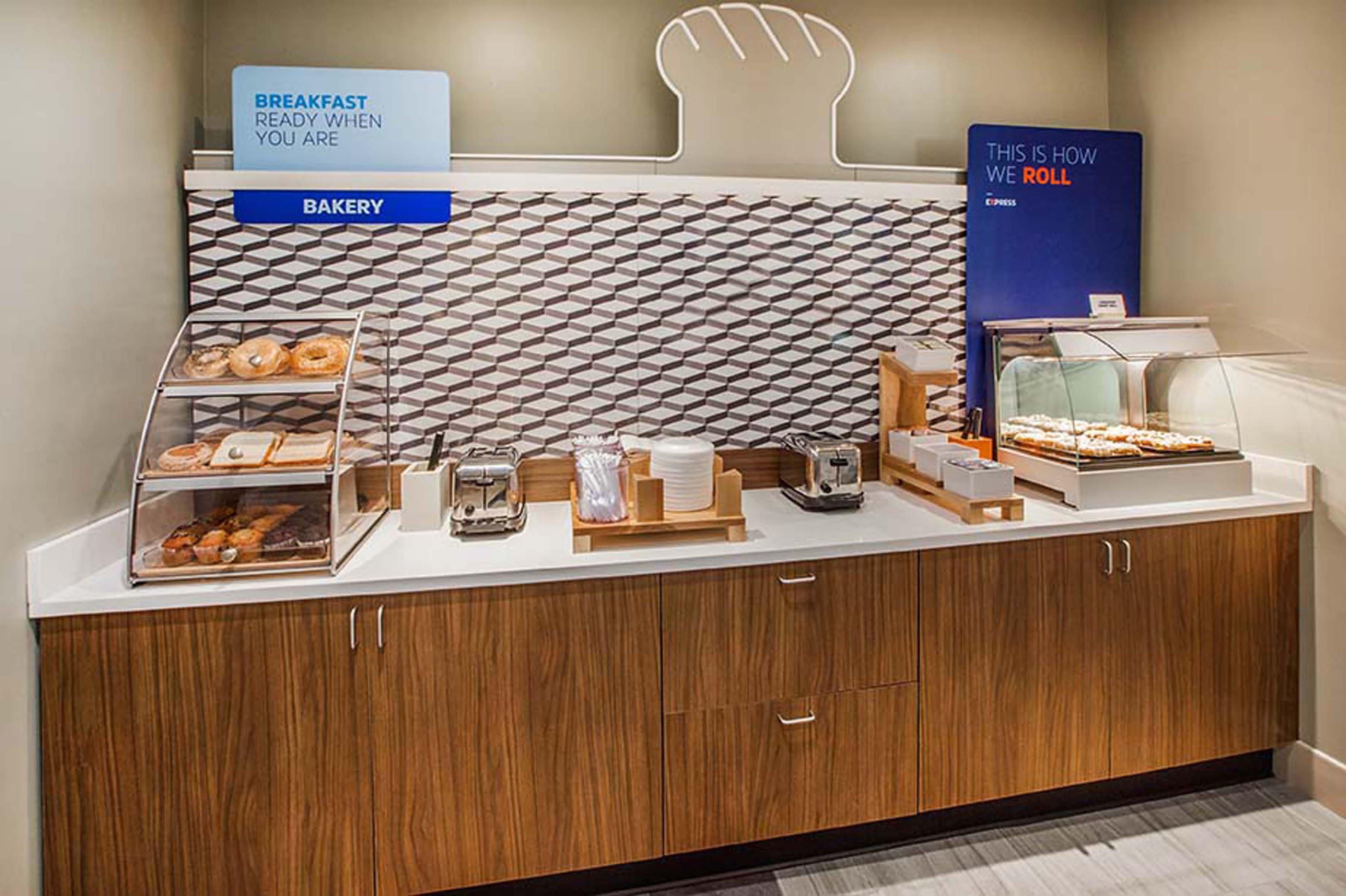 Holiday Inn Express & Suites Watsonville By Ihg Екстериор снимка