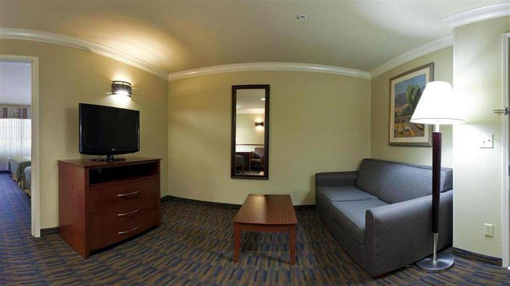 Holiday Inn Express & Suites Watsonville By Ihg Екстериор снимка