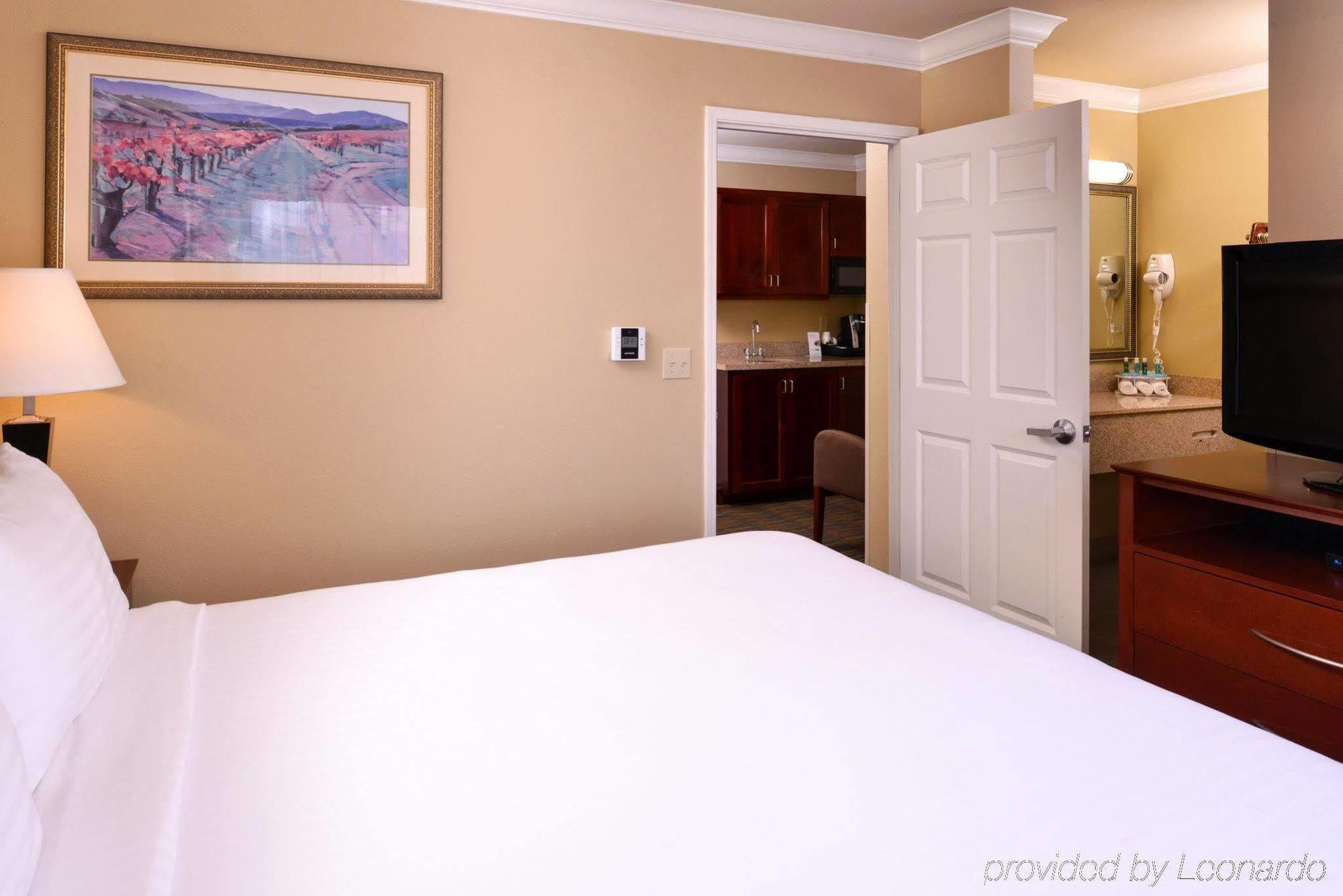 Holiday Inn Express & Suites Watsonville By Ihg Екстериор снимка