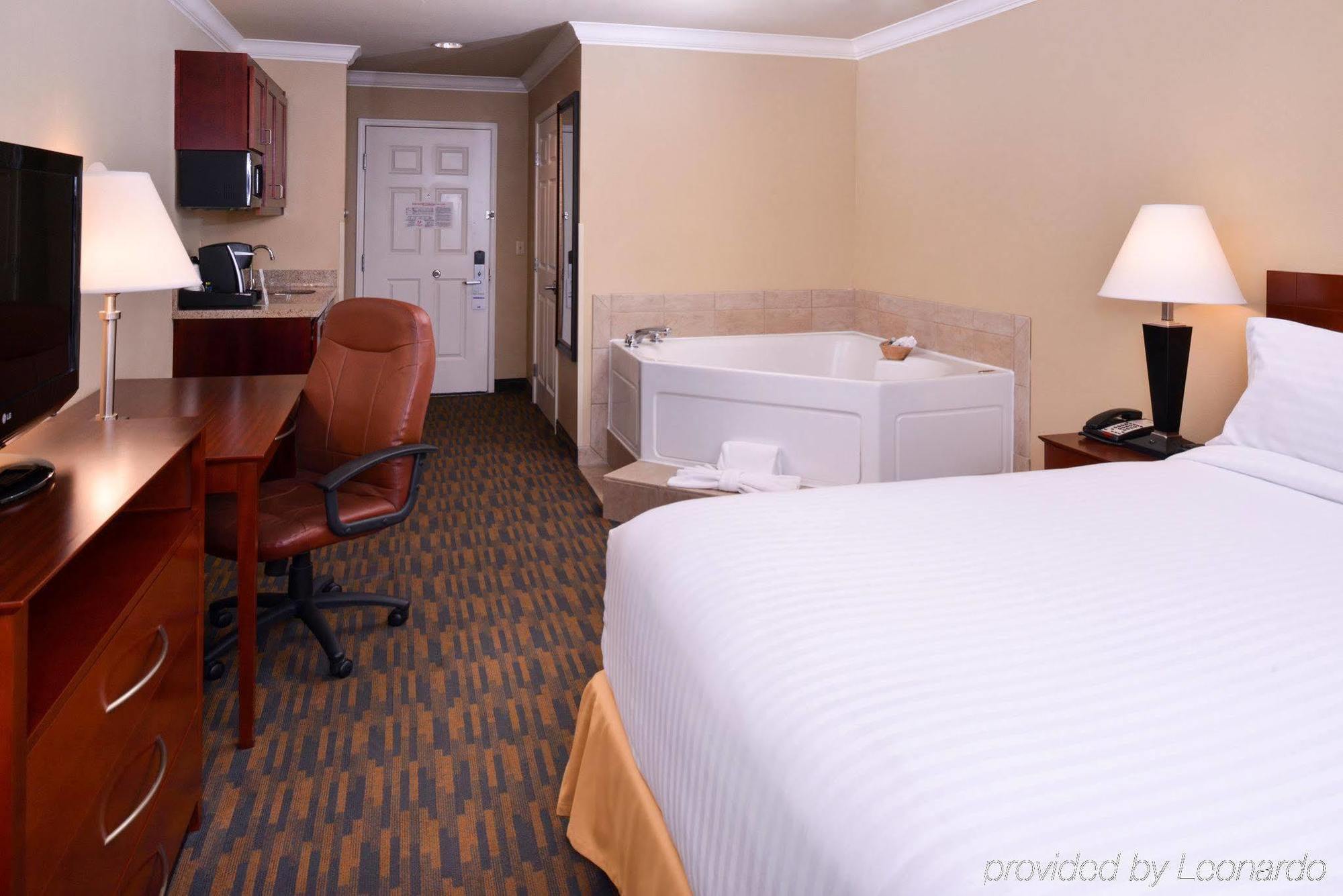 Holiday Inn Express & Suites Watsonville By Ihg Екстериор снимка
