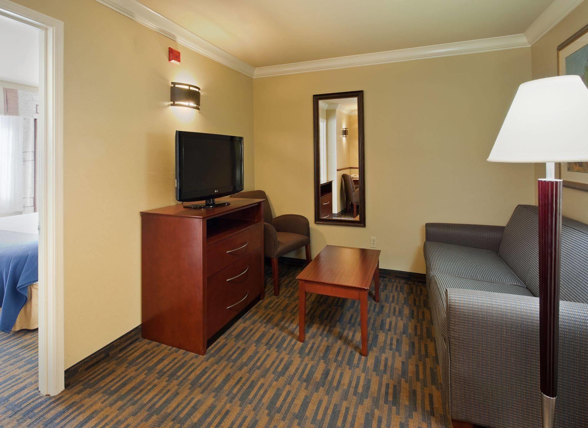 Holiday Inn Express & Suites Watsonville By Ihg Екстериор снимка